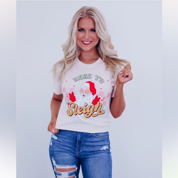 Bella Canvas HERE TO SLEIGH GRAPHIC TEE | Color: CREAM | NEW/NWT!! 🎅🎄🤶❤️ - Picture 1 of 7